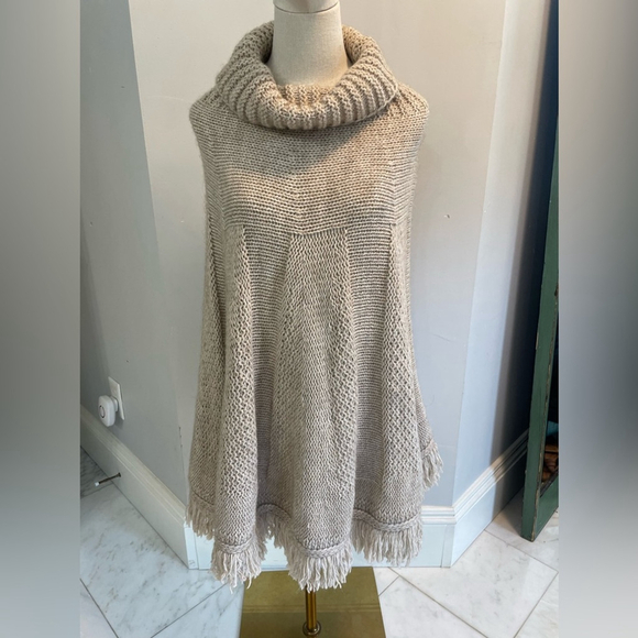 Iperico Italian alpaca blend cable knit cowl turtleneck fringe pullover cape - Picture 9 of 9